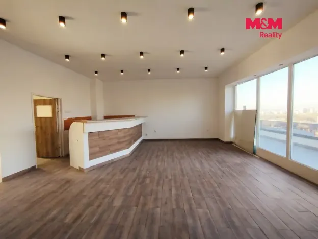 Pronájem restaurace, Kopřivnice, Smetanova, 133 m2