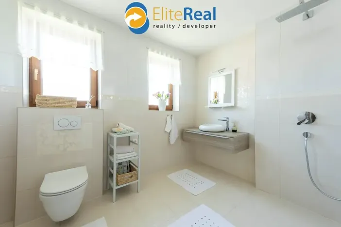 Prodej vícegeneračního domu, Příkazy, 344 m2