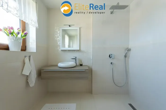 Prodej vícegeneračního domu, Příkazy, 344 m2