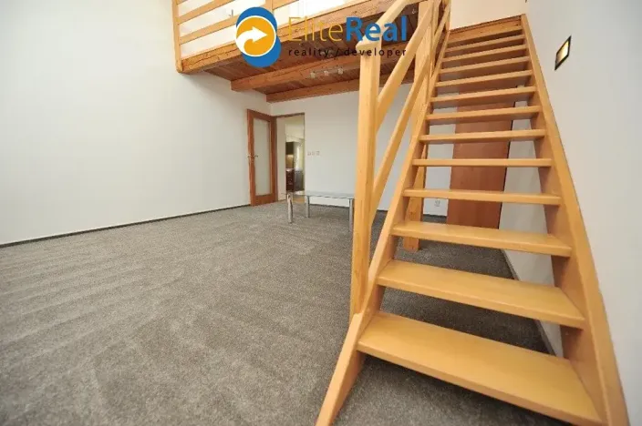 Pronájem bytu 1+1, Olomouc, Chválkovická, 55 m2