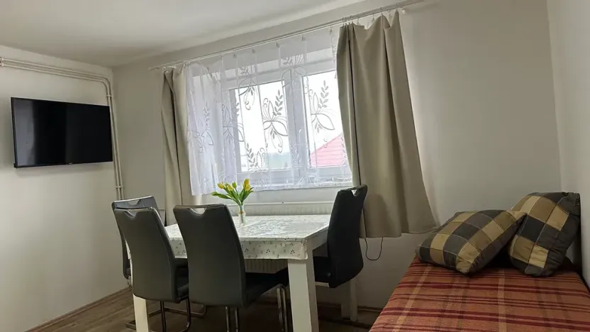 Pronájem rodinného domu, Bánov, 133 m2