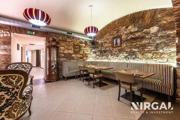 Pronájem restaurace, Praha - Vinohrady, Balbínova, 198 m2