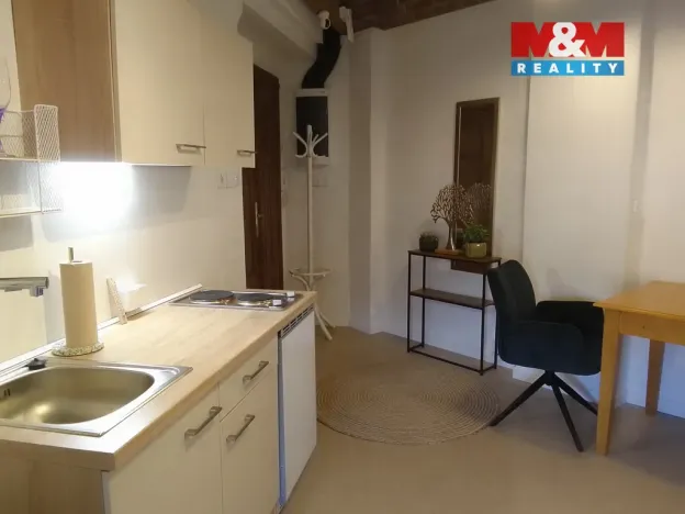 Pronájem bytu 2+kk, Praha, Janáčkovo nábřeží, 40 m2