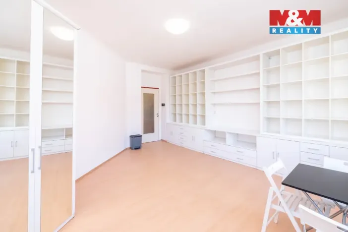 Pronájem bytu 1+kk, Praha - Dejvice, Kafkova, 33 m2