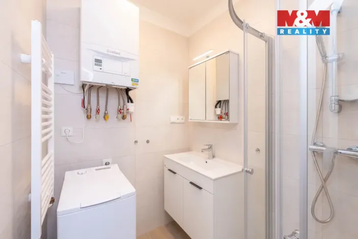 Pronájem bytu 1+kk, Praha - Dejvice, Kafkova, 33 m2