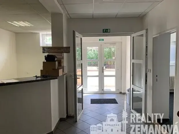 Pronájem kanceláře, Praha - Žižkov, U zásobní zahrady, 347 m2