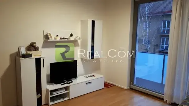 Pronájem bytu 1+kk, Praha - Kobylisy, Čumpelíkova, 39 m2