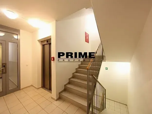 Pronájem bytu 2+kk, Praha - Žižkov, Jeseniova, 54 m2