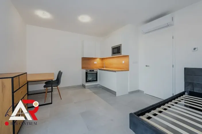 Pronájem bytu 1+kk, Brno, Bratislavská, 28 m2