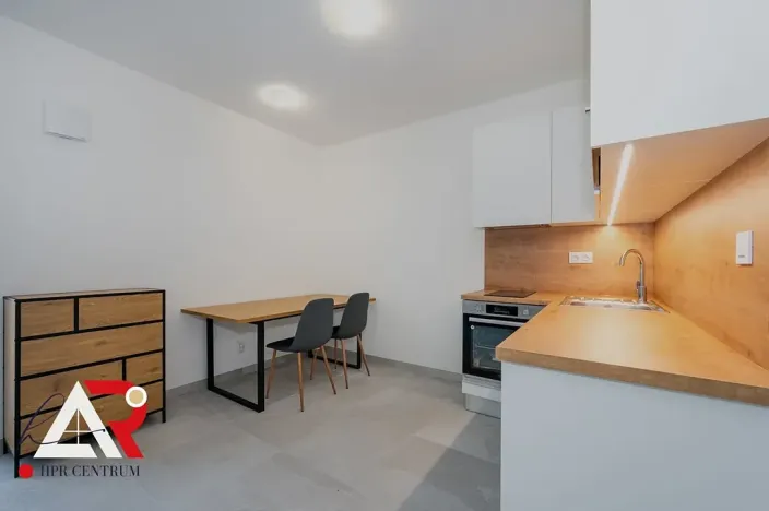 Pronájem bytu 1+kk, Brno, Bratislavská, 28 m2