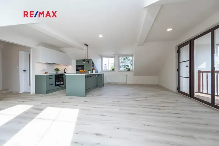 Pronájem bytu 2+kk, Dobříč, 80 m2