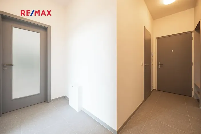 Pronájem bytu 2+kk, Praha - Modřany, Kolmanova, 56 m2