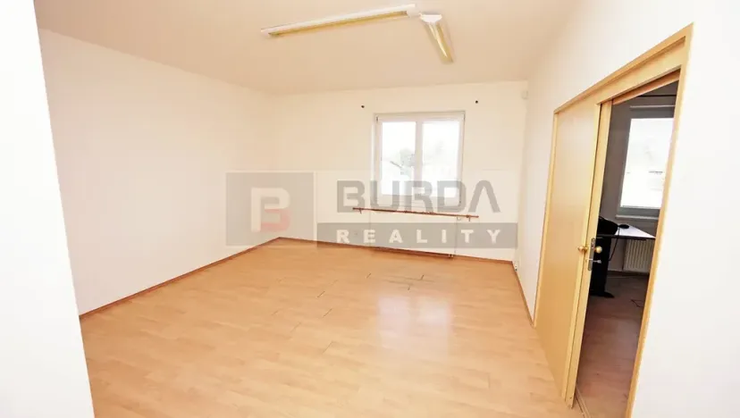 Pronájem kanceláře, Neratovice, 514 m2