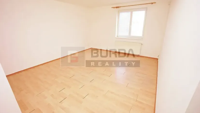 Pronájem kanceláře, Neratovice, 514 m2