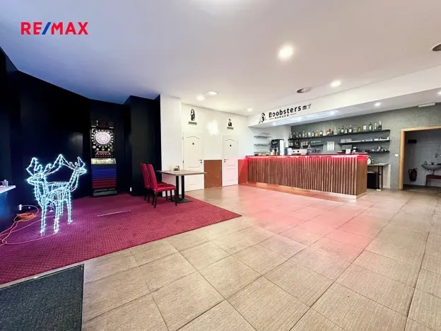 Pronájem restaurace, Praha - Lhotka, Novodvorská, 412 m2