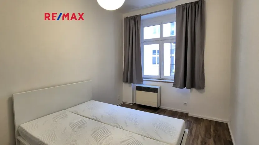 Pronájem bytu 2+kk, Praha - Nusle, Mikuláše z Husi, 44 m2
