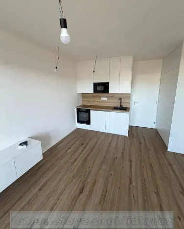 Pronájem bytu 1+kk, Kladno, Ke křížku, 25 m2