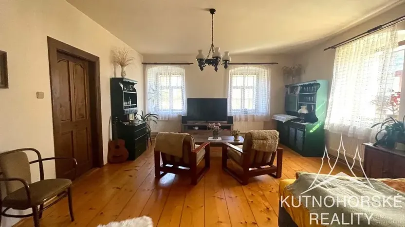 Pronájem chalupy, Čestín, 350 m2