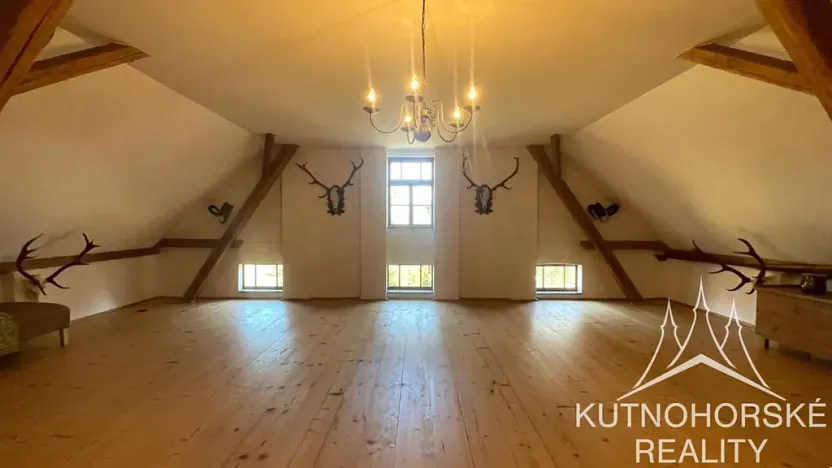 Pronájem chalupy, Čestín, 350 m2