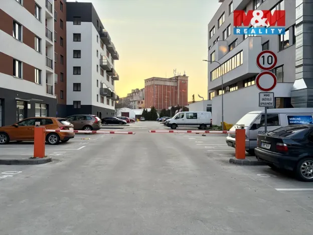 Prodej garážového stání, Pardubice - Zelené Předměstí, Rokycanova, 17 m2