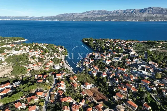 Prodej vícegeneračního domu, Splitska, Chorvatsko, 190 m2