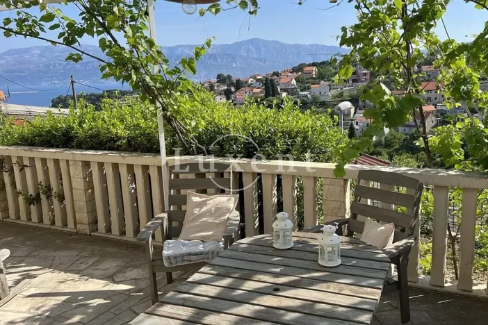 Prodej vícegeneračního domu, Splitska, Chorvatsko, 190 m2