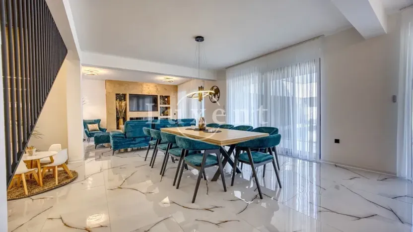 Prodej vily, Zadar, Chorvatsko, 234 m2