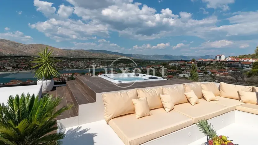 Prodej vily, Trogir, Chorvatsko, 310 m2