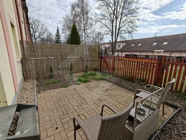 Pronájem bytu 1+kk, Milovice, Kaštanová, 36 m2