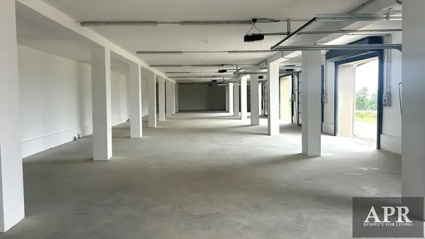 Pronájem garážového stání, Újezdec, 43 m2