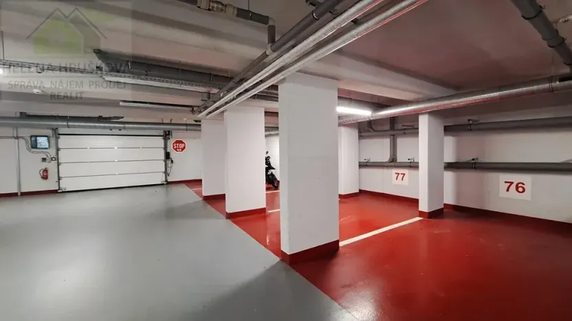 Pronájem garážového stání, Ostrava, Sokolovská, 12 m2