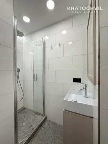 Pronájem bytu 1+kk, Praha - Strašnice, Michelangelova, 27 m2