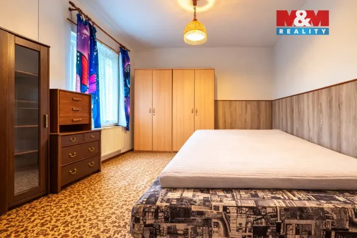 Prodej bytu 3+1, Nový Bor - Arnultovice, Gen. Svobody, 183 m2