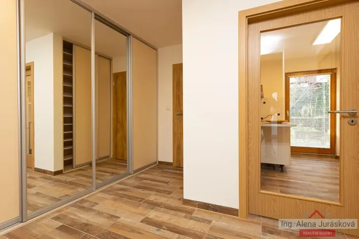 Pronájem bytu 1+1, Praha - Velká Chuchle, Nad Libří, 55 m2