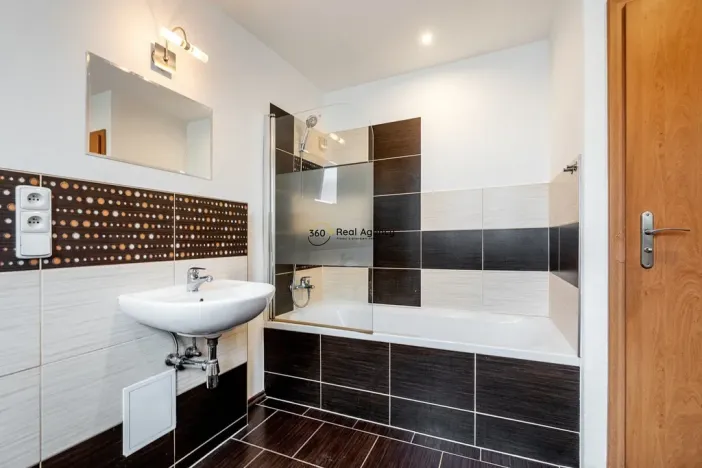 Prodej bytu 2+1, Mníšek pod Brdy, 5. května, 60 m2