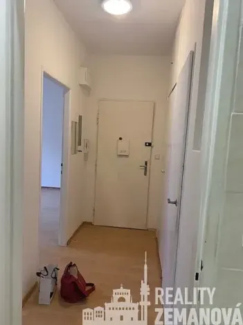 Pronájem bytu 1+1, Praha - Malá Strana, Šeříková, 34 m2