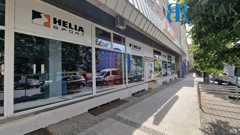 Pronájem obchodního prostoru, Přerov, Žerotínovo nám., 373 m2