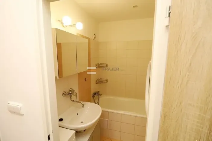 Pronájem bytu 3+1, Praha - Motol, Hennerova, 75 m2