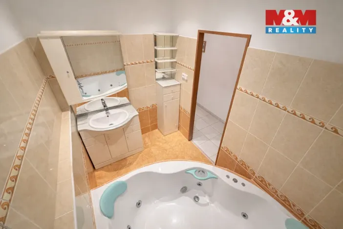 Prodej bytu 3+1, Praha - Horní Měcholupy, Parmská, 72 m2