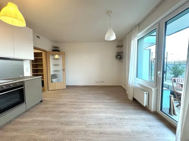 Pronájem bytu 1+kk, Praha - Strašnice, Strančická, 39 m2