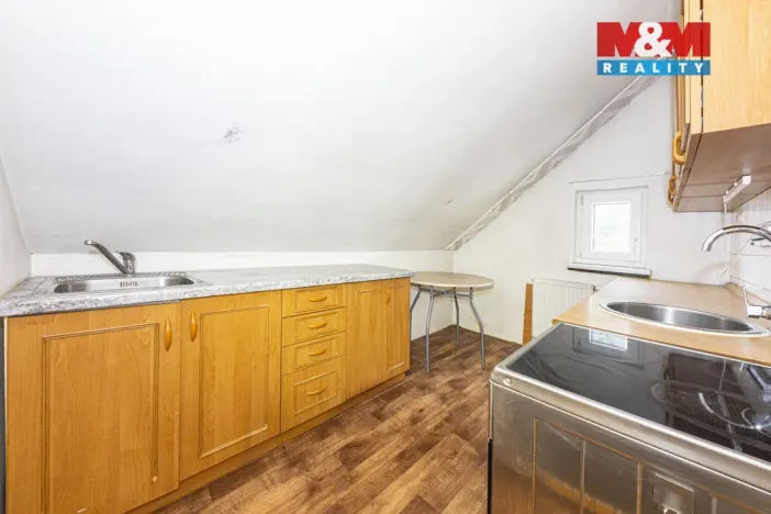 Prodej bytu 3+1, Chvaletice, Husova, 76 m2