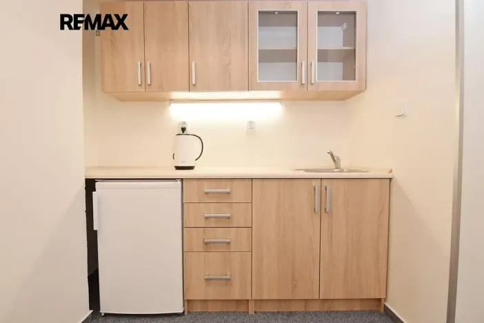 Pronájem kanceláře, Nymburk, Náměstí Přemyslovců, 12 m2