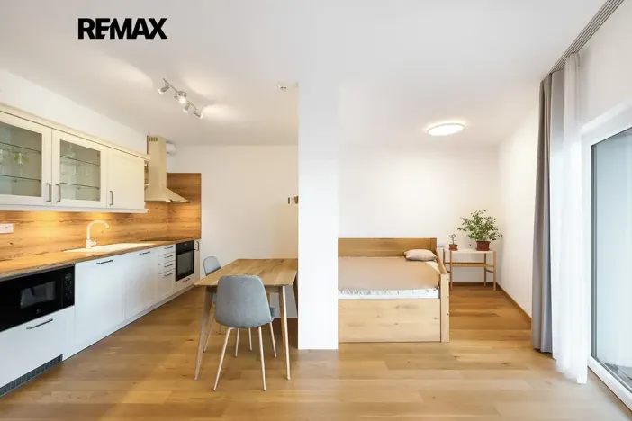 Pronájem bytu 1+kk, Praha - Smíchov, Kobrova, 43 m2