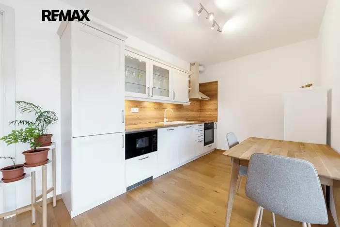 Pronájem bytu 1+kk, Praha - Smíchov, Kobrova, 43 m2