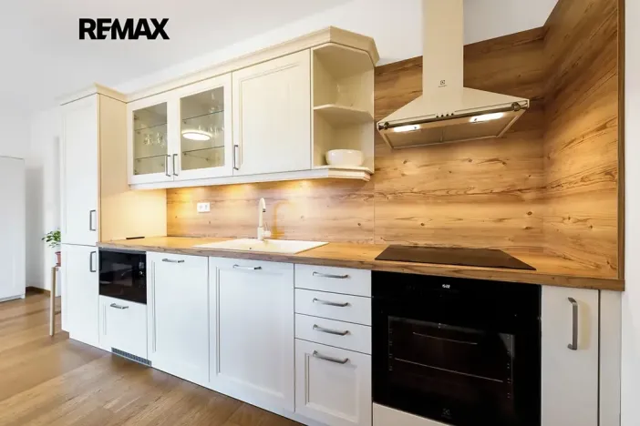 Pronájem bytu 1+kk, Praha - Smíchov, Kobrova, 43 m2