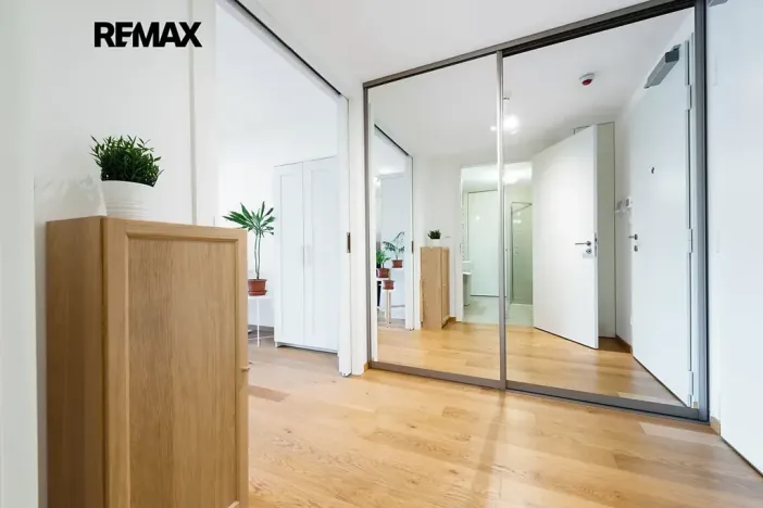 Pronájem bytu 1+kk, Praha - Smíchov, Kobrova, 43 m2