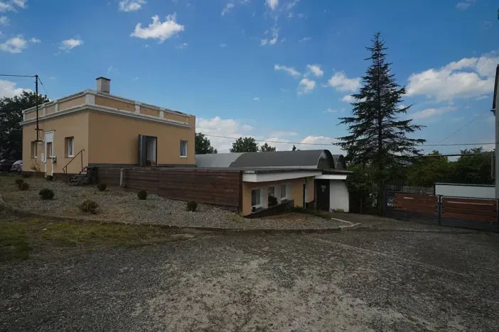 Prodej zemědělského objektu, Bžany, 1600 m2