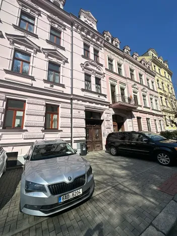 Prodej garáže, Karlovy Vary, Svahová, 100 m2