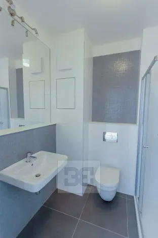 Pronájem bytu 1+kk, Praha - Libeň, Novovysočanská, 26 m2