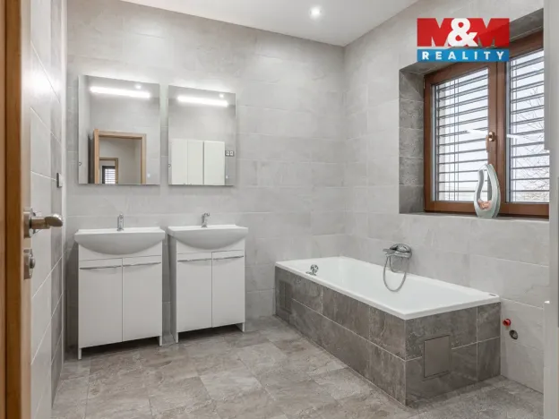 Prodej rodinného domu, Neustupov, 450 m2